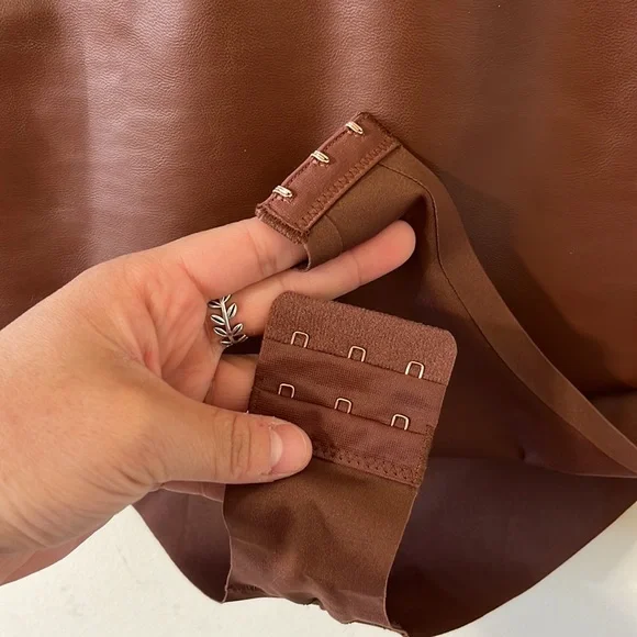 Pinsy Vegan Leather Scoop Tank Shapewear Bodysuit Seasonal Brown NWT Size Medium - Picture 12 of 14